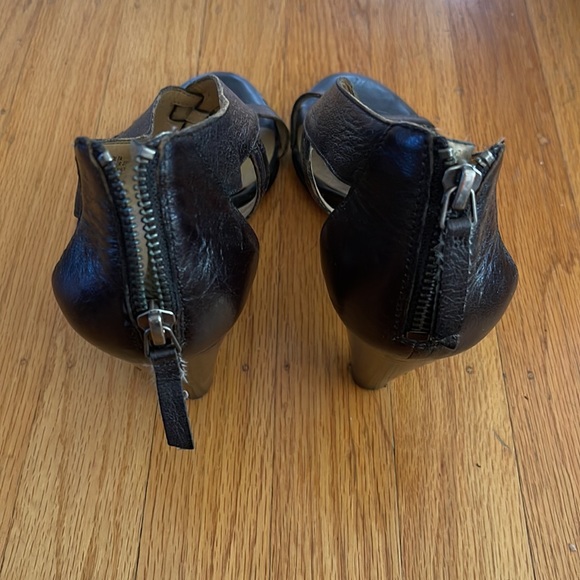 Size 8 blacks Nine West heels with zipper. - Picture 3 of 3